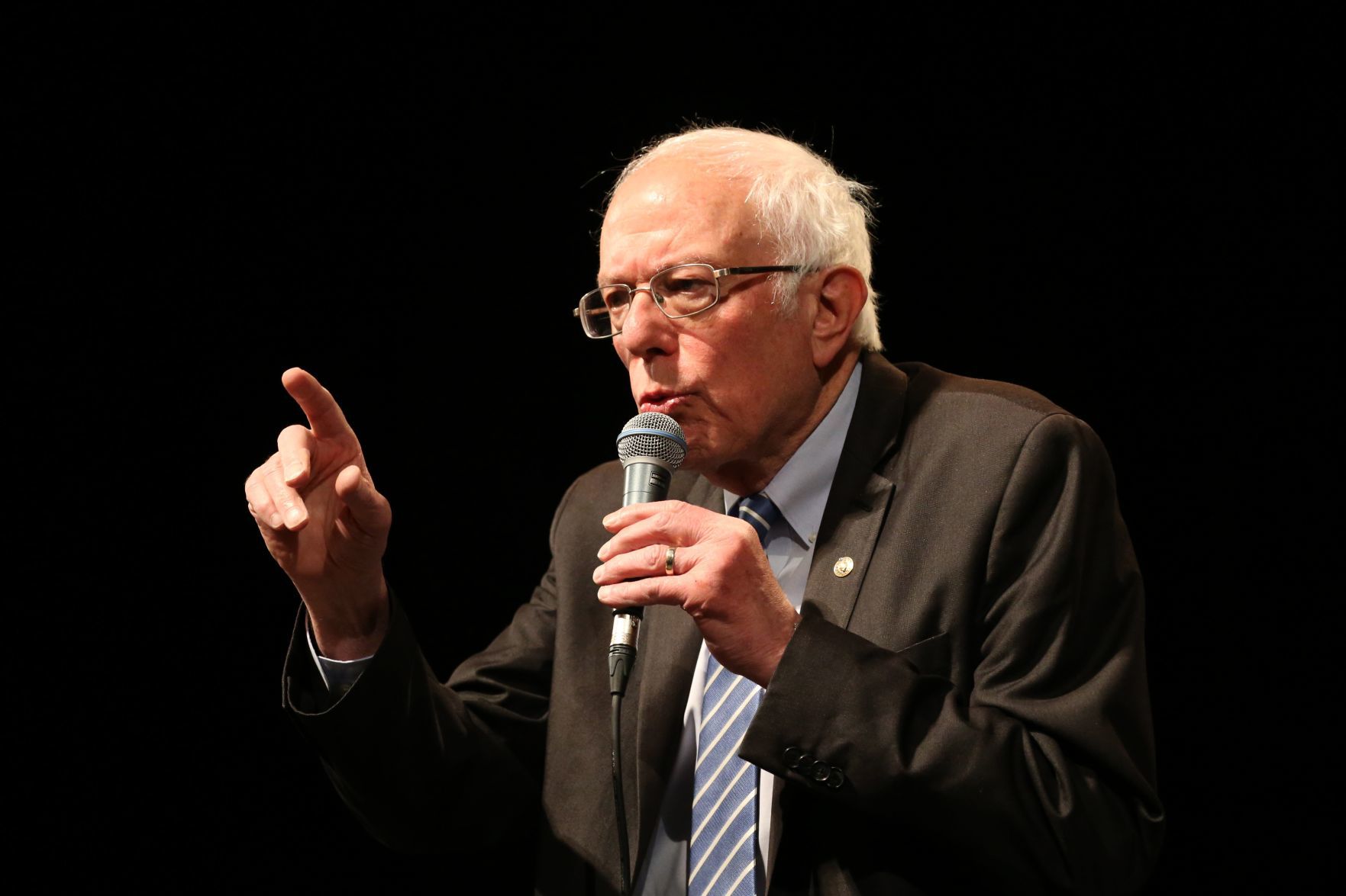 Bernie Sanders revs up supporters in St. Louis ahead of Tuesday's presidential primary